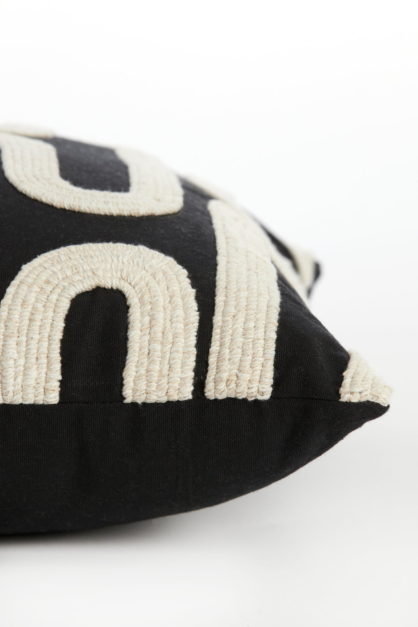 Metro Grand Luxe Cushion - Black & Beige