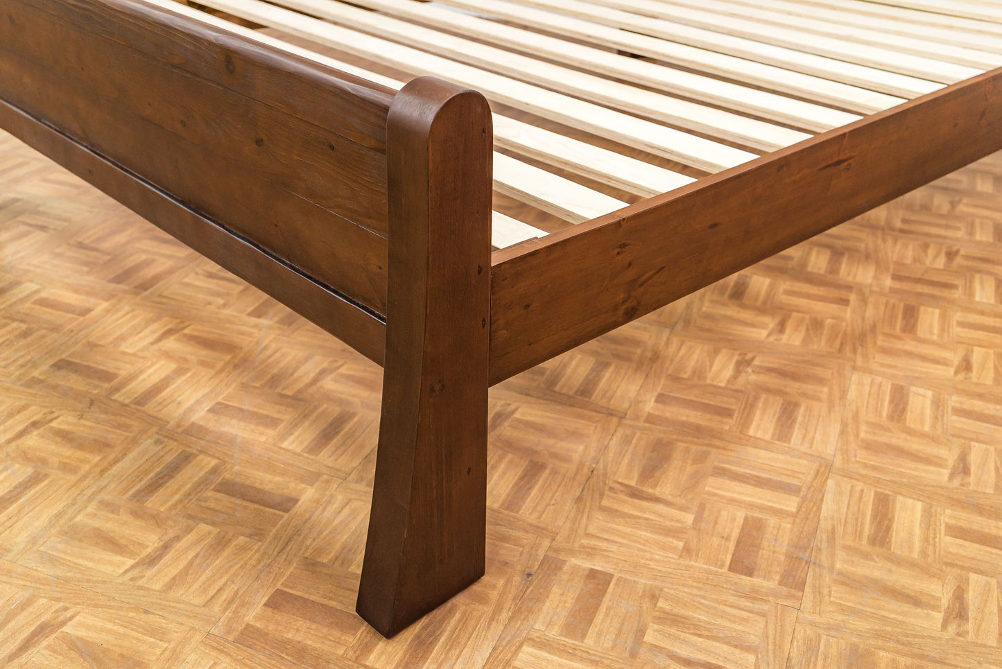 Oscar 6'0 Sleigh Bed
