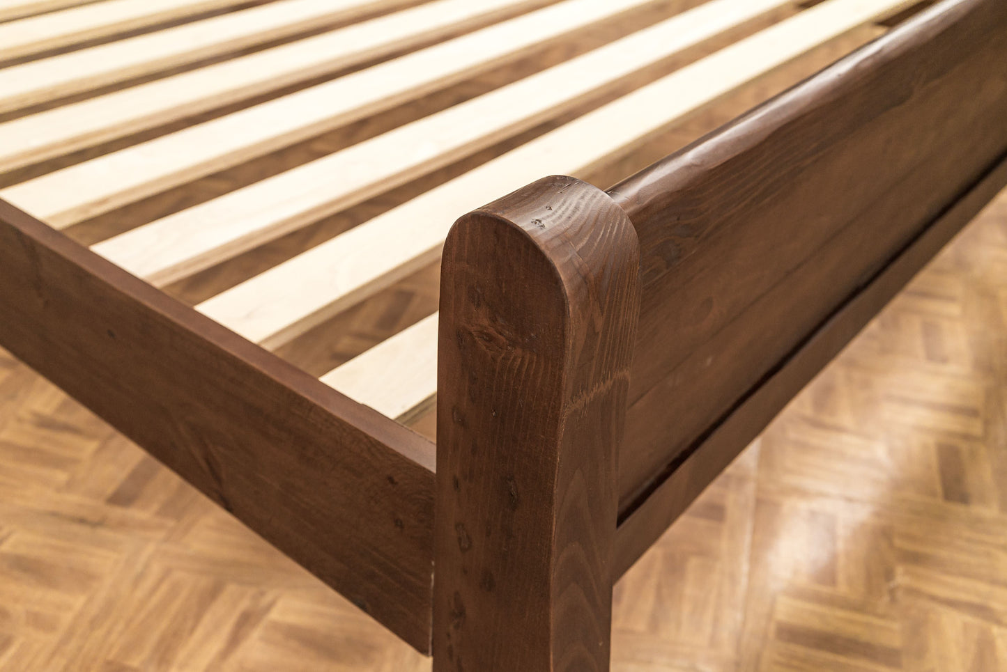 Oscar 5'0 Sleigh Bed