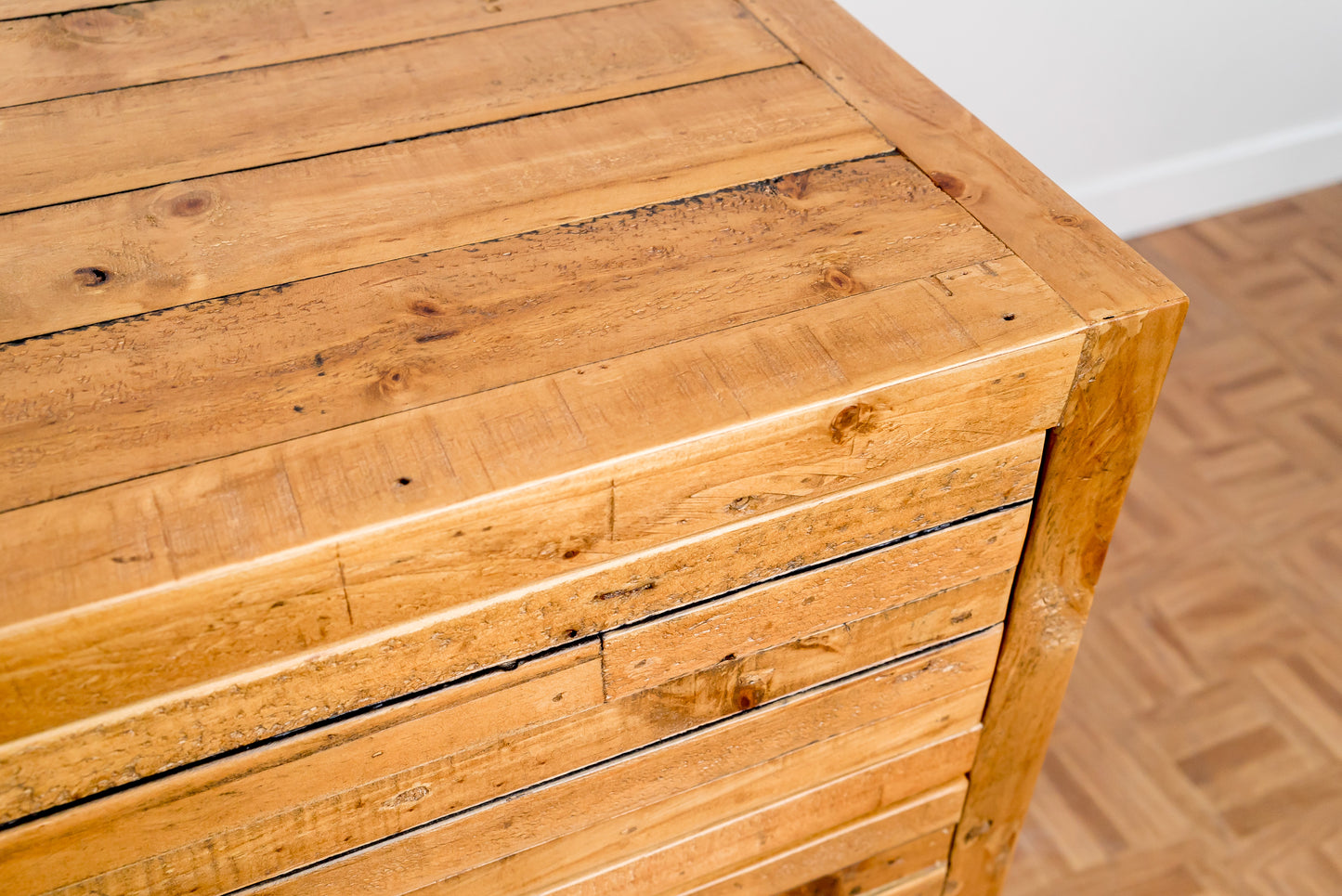Alba Wide Chest