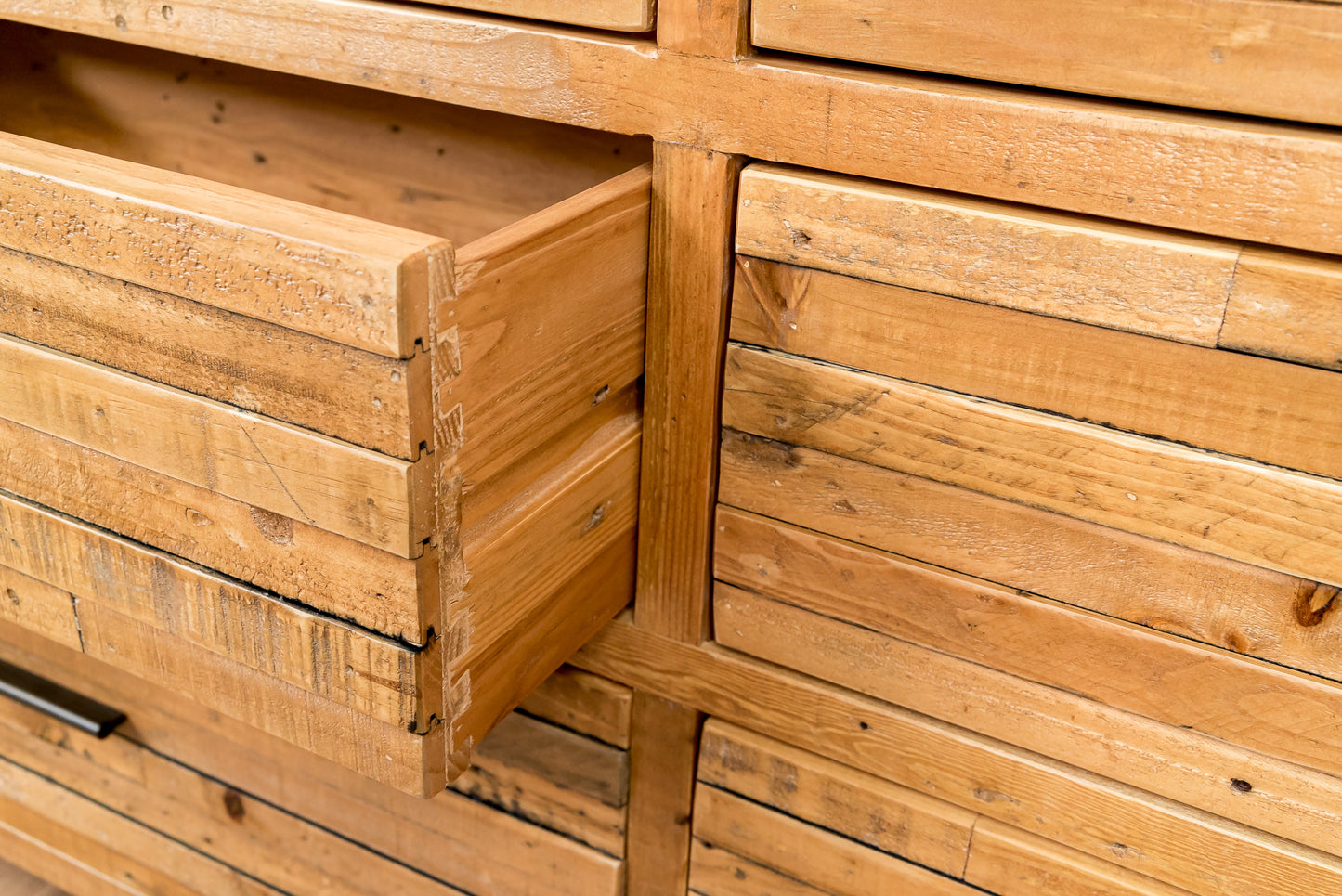 Alba Wide Chest