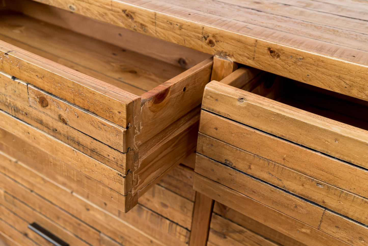 Alba Wide Chest