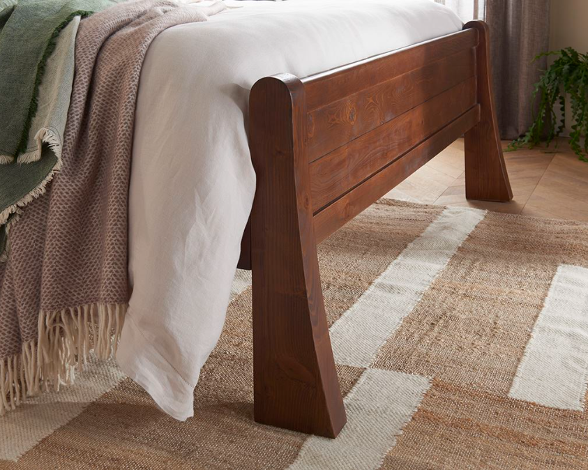 Oscar 4'6 Sleigh Bed