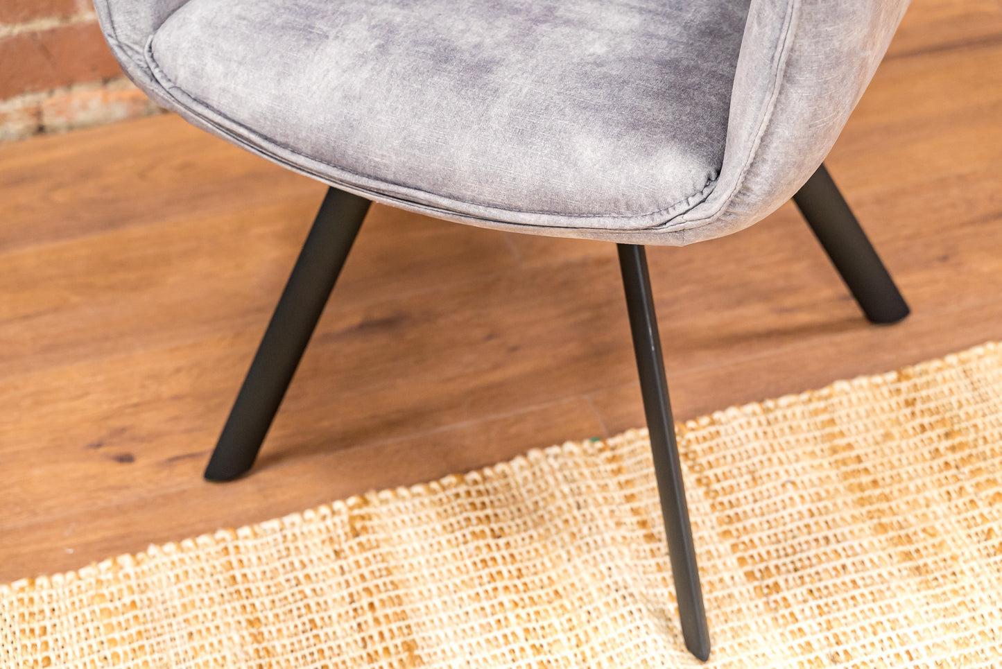 Polly Hollis Swivel Chair in Silver